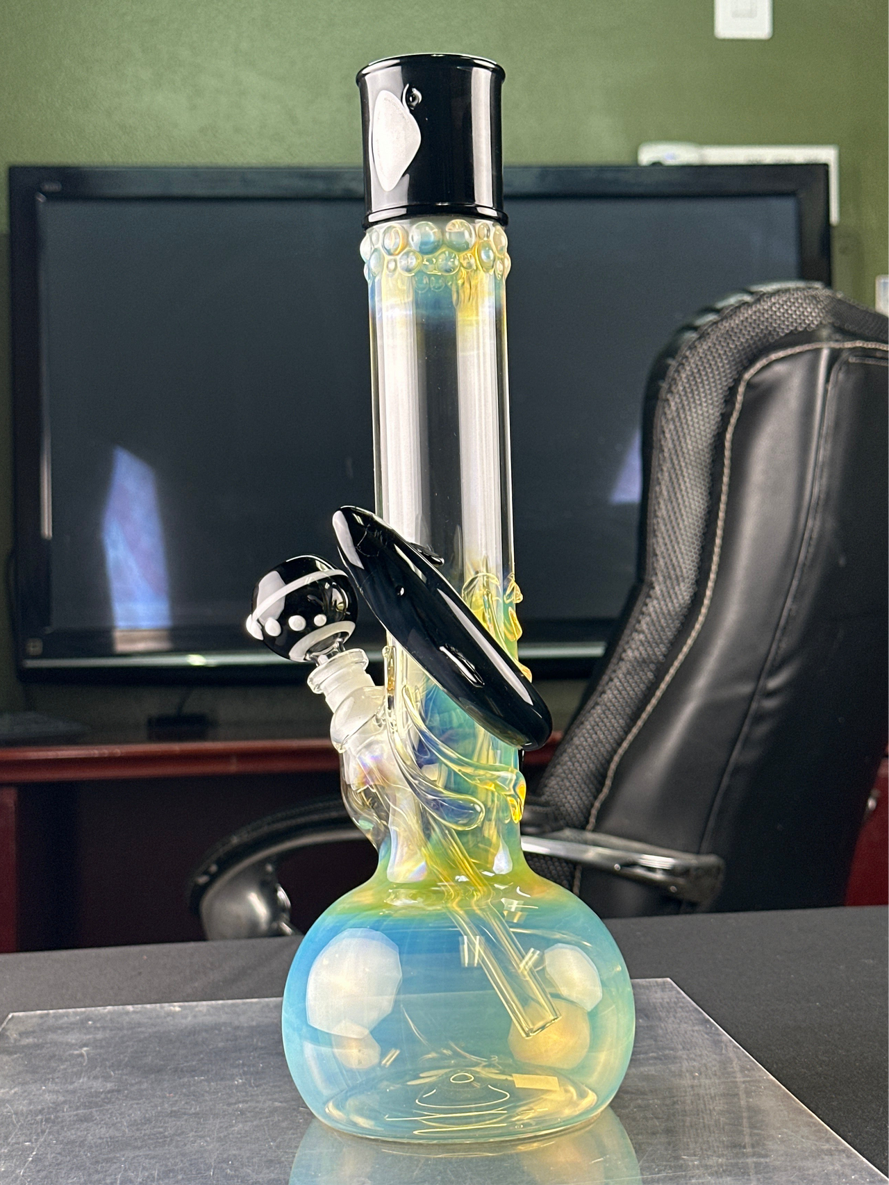 Trident Glass Custom Killer Whale Bong – Defect Sale
50% OFF